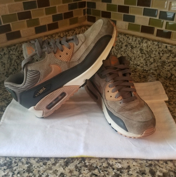 Nike Shoes - Air Max